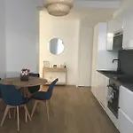 3 Bed Modern Flat Close To The