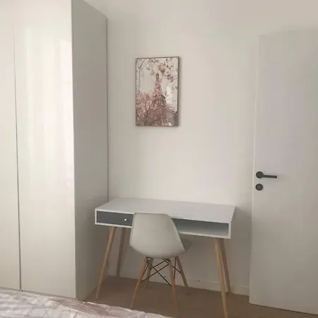 Apartment 3 Bed Modern Flat Close To The