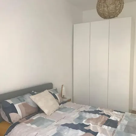 3 Bed Modern Flat Close To The * Nice