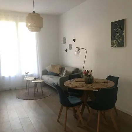 3 Bed Modern Flat Close To The