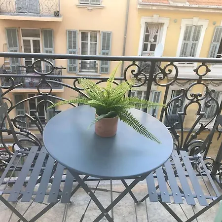 3 Bed Modern Flat Close To The Apartament Nicea